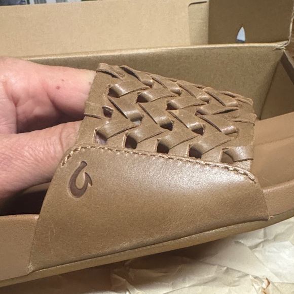 OluKai NEW size 8 Kāmola Woven Tan Slide Sandals lauhala pattern Olu Kai - Picture 5 of 9